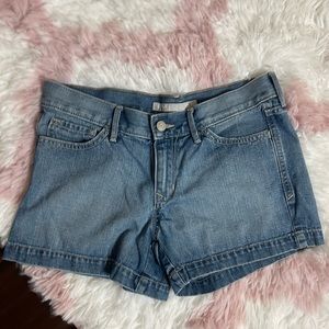 Old Navy Low Rise Jean Shorts Women's Size 6